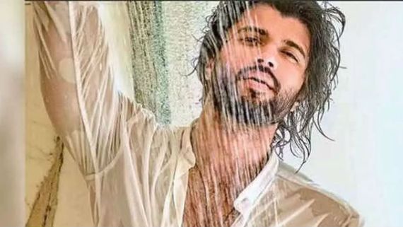 బాత్ టబ్‌లో విజయ్.. ఇది  ఆరంభమే ఇంకా ముందుంది.. రౌడీ స్టార్ పోస్ట్ వైరల్