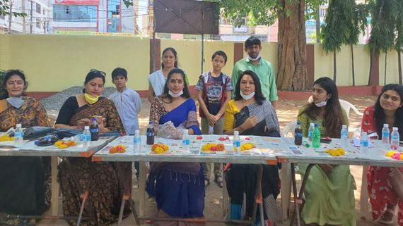  మానవత్వం చూపిన హేమ, సురేఖావాణి, రజిత.. కార్డులేని అసిస్టెంట్లకు చేయూత
