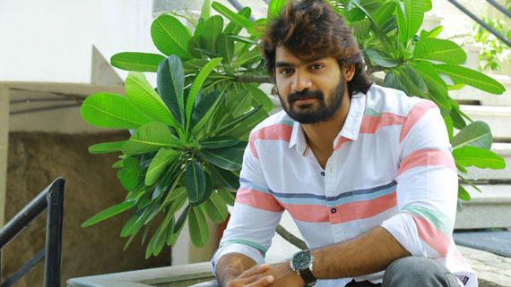 విజయ దేవరకొండ TDFకు అండగా హీరో కార్తికేయ..  డార్లింగ్ బిగ్ హగ్ అంటూ రౌడీ ట్వీట్ 