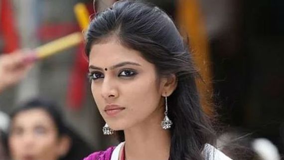  యూకేలో దారుణ పరిస్థితుల్లో నా సోదరుడు.. హీరోయిన్ మాళవిక కంటతడి