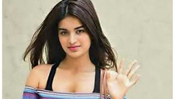 ఆ రేంజ్ ఆఫర్ చేస్తేనే ఓకే.. హాట్ హీరోయిన్ డిమాండ్ చూసి నిర్మాతలు ఏం చేశారంటే!