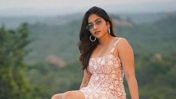  బ్యూటీ క్వీన్.. స్విమ్మింగ్ పూల్‌లో పునర్నవి అందాలు