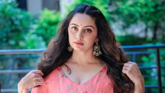  హీరో కూడా మీతో పడుకోవాలా?.. నిర్మాతకు దిమ్మతిరిగే కౌంటర్ ఇచ్చిన హీరోయిన్ శృతి!