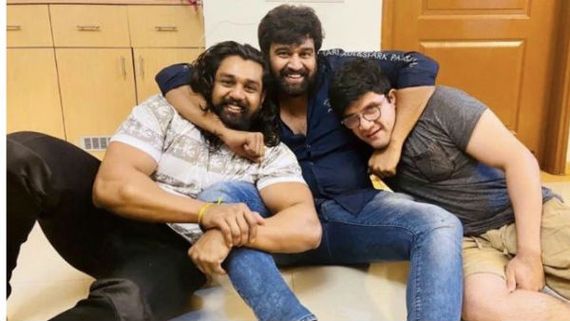 నీవు లేకుండా బతకలేక పోతున్నాం.. వెంటనే తిరిగా సోదరా.. చిరంజీవి సర్జా మృతిపై ఎమోషనల్‌గా