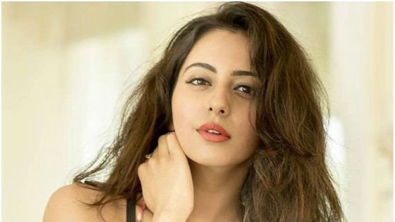 రకుల్ అలాంటిదే.. సర్టిఫై చేసిన డైరెక్టర్