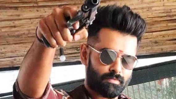 హిట్టు ఎఫెక్ట్.. స్టార్ దర్శకులను వెయిట్ చేయిస్తున్న రామ్!