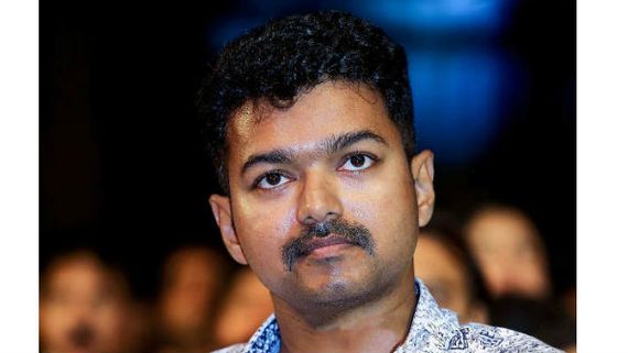  కోలీవుడ్ హీరో విజయ్‌ని టార్గెట్ చేసిన రాజకీయ నేతలు.. కాలు పెడితే కాటేయలని.. కుట్ర..?