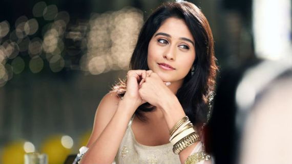 నడిరోడ్డుపైనే అకతాయి నా పెదవులపై ముద్దు .. చేదు అనుభవాలను బయటపెట్టిన రెజీనా