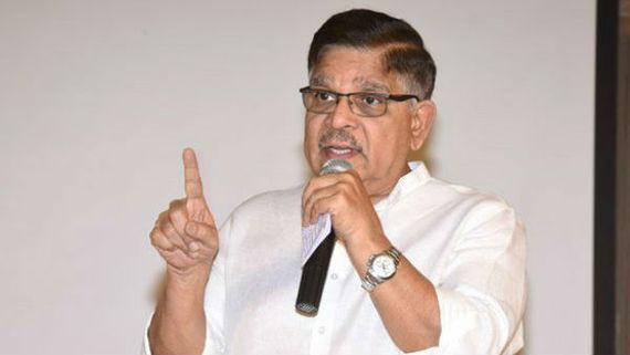 నిర్మాతగా మారుతున్న దర్శకుడు వేణు ఊడుగుల.. అల్లు అరవింద్‌ను ఆహా అనిపించేదుకు రెడీ