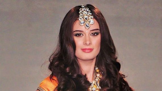  హీరో గర్ల్ ఫ్రెండ్ కోసం రాత్రికి రాత్రే తొలగించారు.. సాహో బ్యూటీ  షాకింగ్ కామెంట్స్