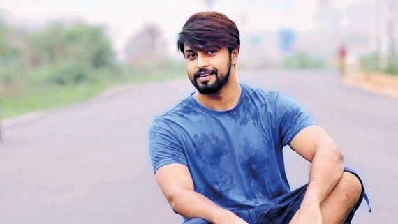 పవన్ కళ్యాణ్ సినిమాలు రీమేక్ అంటే.. ఎప్పటికైనా అపాయమే: కళ్యాణ్ దేవ్ షాకింగ్ కామెంట్స్