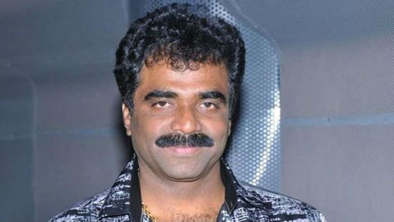 ప్రముఖ నిర్మాత హాస్పిటల్‌లో చేరిక.. స్టార్‌ హీరోయిన్‌తో కలిసిన తర్వాత కరోనా? ఆ సీఎంతో భేటీ