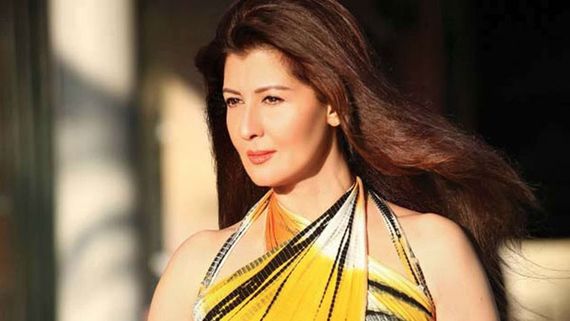 60ల్లోనూ వెన్నెతగ్గని సంగీతా అందం... సెలూన్ లో పుట్టినరోజు వేడుకలు