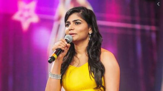 స్నానం చేస్తుండగా వీడియో.. నాలుగేళ్లుగా అత్యాచారం.. సింగర్ చిన్మయి ఫైర్