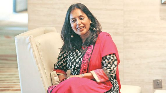 ఆకలి కోసం ఒళ్ళు అమ్ముకుందట.. సెక్స్ వర్కర్ నుంచి స్టార్ రైటర్‌గా ఆమె ప్రయాణం..