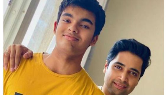  పవర్ స్టార్ తనయుడు అకిరా నందన్ న్యూ లుక్ వైరల్.. పక్కనే అభిమాన హీరో