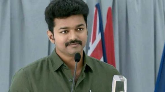 తమిళ రాజకీయాల్లో విజయ్ వేలు పెట్టబోతున్నాడా? వాళ్ళని దెబ్బకొట్టడానికే..?