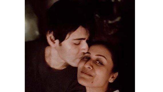 ప్రేమతో భార్యకు ముద్దు.. బర్త్ డే స్పెషల్ పిక్ షేర్ చేసిన నమ్రత 