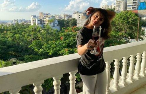 ఎన్నో జ్ఞాపకాలు పంచుకున్నాం.. నా రూంలో ఉన్నందకు థ్యాంక్స్.. చీర్స్ చెబుతున్న తేజస్వీ