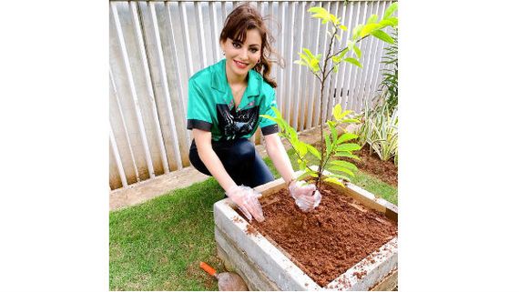 గ్రీన్ ఇండియా ఛాలెంజ్.. మొక్కలు నాటిన బాలీవుడ్ బ్యూటీ