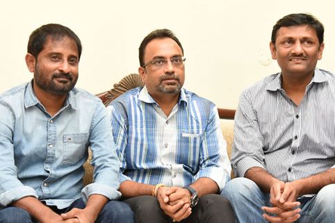 పవన్ కల్యాణ్ అభిమానుల మృతి.. మైత్రీ మూవీస్ 2 లక్షల ఆర్థిక సహాయం