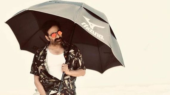 వాటిని చాలా మిస్ అవుతున్నాడట.. రవితేజ స్టన్నింగ్ స్టిల్స్