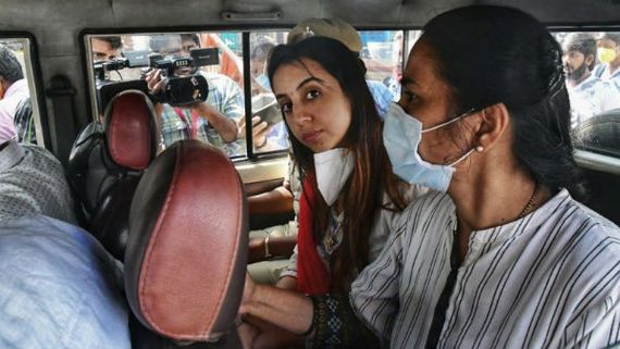  హీరోయిన్ సంజనా గల్రానీ అరెస్ట్.. పోలీస్ కస్టడీకి బుజ్జిగాడు హీరోయిన్