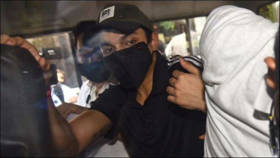  బ్రేకింగ్: రియా చక్రవర్తికి ఎదురుదెబ్బ.. డ్రగ్ కేసులో షోవిక్ చక్రవర్తి అరెస్ట్ 