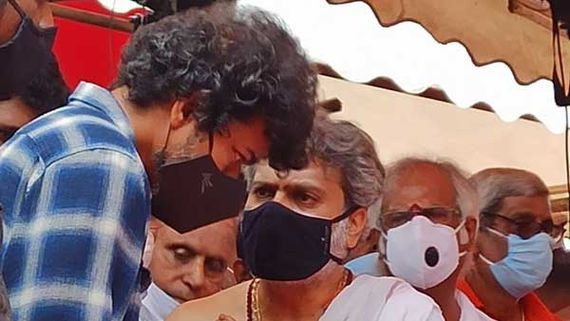 దటీజ్ సూపర్‌స్టార్ విజయ్.. ఎస్పీ బాలు కోసం కరోనాను లెక్క చేయకుండా.. చరణ్‌కు పరామర్శ