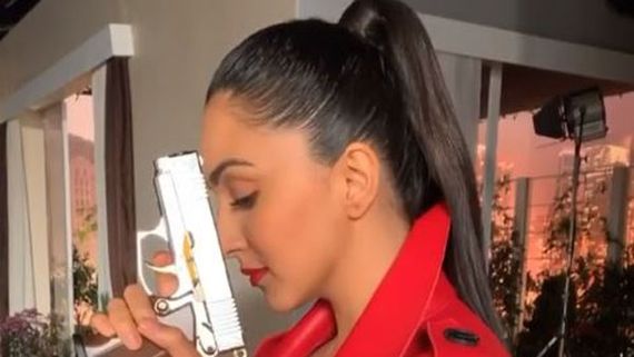 తుపాకీతో మహేష్ హీరోయిన్ హల్ చల్.. షూటింగ్ స్పాట్‌లోనే..