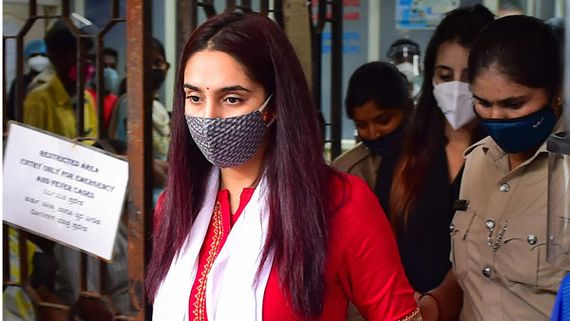 ఆ నొప్పి తట్టుకోలేకపోతున్నా, హాస్పిటల్‌కి పంపించండి.. జైల్లో హీరోయిన్ ఆవేదన