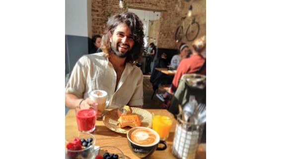 యూరప్‌పై ప్రేమ.. రౌడీ బాయ్ న్యూ లుక్ వైరల్