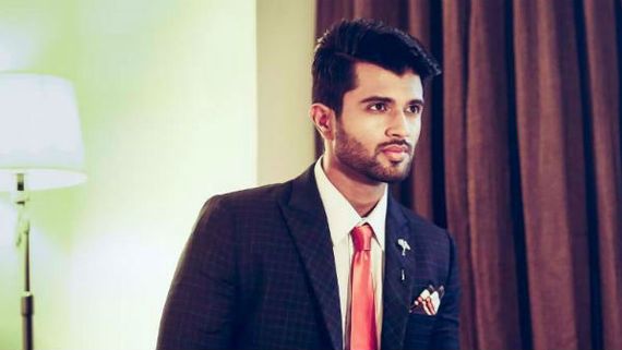 ఇలాంటి సమయంలో లేనందుకు బాధగా ఉంది.. దటీజ్ విజయ్