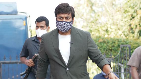 సరికొత్త లుక్‌తో షాకిచ్చిన మెగాస్టార్ చిరంజీవి: కుర్ర హీరోలు సైతం కుళ్లుకోవడం ఖాయం!