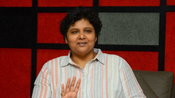  చెప్పడానికి మాటలు చాలడం లేదు.. ‘ఆకాశం నీ హద్దురా’పై నందినీ రెడ్డి కామెంట్స్