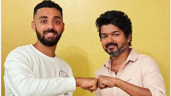 హీరో విజయ్‌ను కలిసిన యంగ్ క్రికెటర్.. చిరకాల కల నెరవేరిందని కామెంట్.!