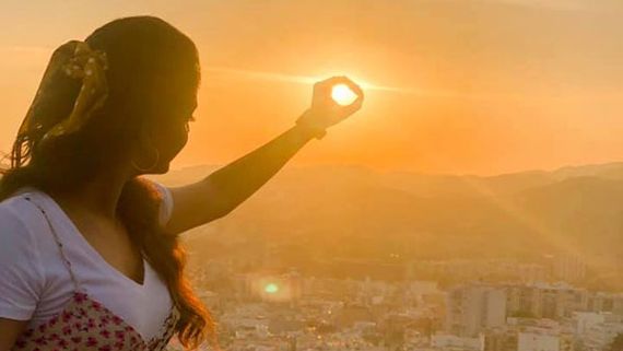 సూర్యుడిని చేతితో పట్టేసుకుందట.. కీర్తి సురేష్ పోస్ట్ వైరల్