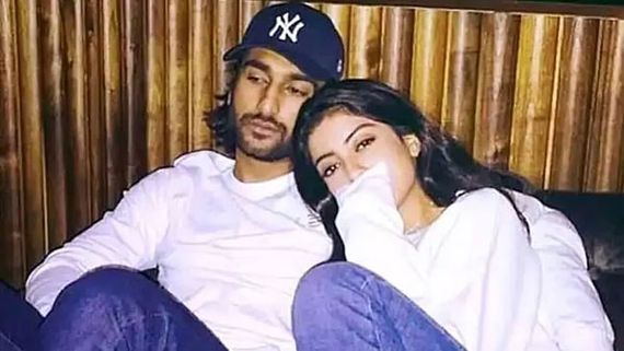 ప్రియుడితో రెడ్‌ హ్యాండెడ్‌గా పట్టుబడ్డ అమితాబ్ మనవరాలు.. ప్రముఖ నటుడి కుమారుడితో డేటింగ్!