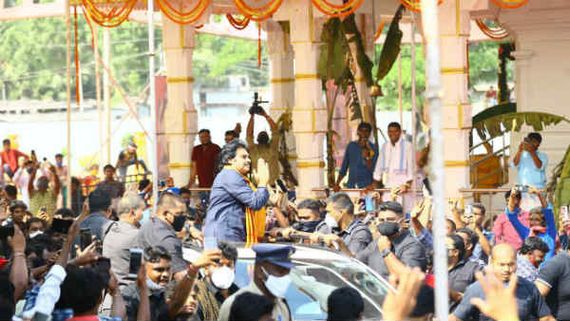 వెంకటేశ్వర స్వామి ఆలయంలో బ్రహ్మోత్సవాలు..  పవన్‌ కళ్యాణ్‌ పిక్స్ వైరల్