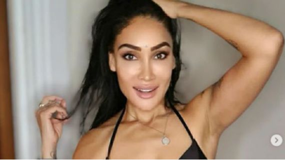 ఒంటిపై నూలుపోగు లేకుండా న్యూ ఇయర్ విసెష్: బిగ్ బాస్ బ్యూటీ రచ్చ మామూలుగా లేదుగా!