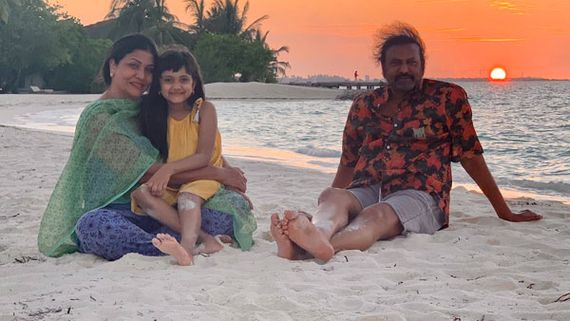 సరదాగా సాగరతీరాన.. మంచు ఫ్యామిలీ రచ్చ