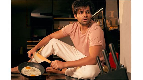 కొత్త లుక్‌తో షాకిచ్చేశాడు.. వంటింట్లో దూరిన రామ్