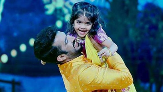 ప్రతీ అమ్మాయి అలా తయారవ్వాలి.. కూతురిని అలా చూపించి టచ్ చేసిన యాంకర్ రవి