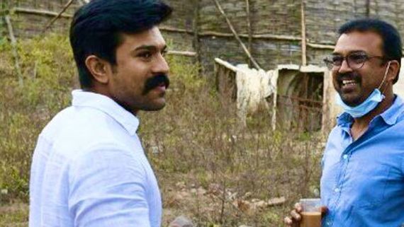 ఆచార్య టీమ్‌తో కలిసిన రామ్ చరణ్.. స్పెషల్ లుక్ రిలీజ్.. ఎలాంటి పాత్ర చేస్తున్నాడంటే..  