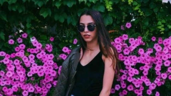 బికినీలో కనిపిస్తే ఒక్క రాత్రికి నీ రేటెంత అంటున్నారు.. స్టార్ డైరెక్టర్ కూతురి ఆవేదన