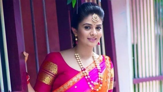  సస్పెన్స్‌కు తెరలేపిన శ్రీముఖి: తొలిసారి అలా కనిపించబోతుందా.. సెన్సేషన్‌గా హాట్ యాంకర్ ట్వీట్