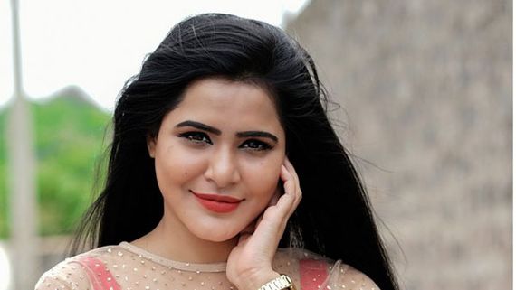 తొలిసారి అలా రెచ్చిపోయిన అషురెడ్డి: అతడికి హగ్గులు, ముద్దులు.. అందుకే చేశానంటూ మేటర్ లీక్ చేసింది