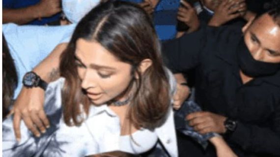 దీపిక పదుకొనేకు చేదు అనుభవం: పబ్లిక్ ప్లేస్‌లో నలిపేసిన ఫ్యాన్.. అది పట్టుకుని లాగడంతో కేకలు!