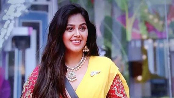  అవి చూపిస్తేనే అమ్మాయి అని నమ్ముతారేమో.. అఖిల్ వల్లే ఈ మార్పులు: మోనాల్ షాకింగ్ కామెంట్స్