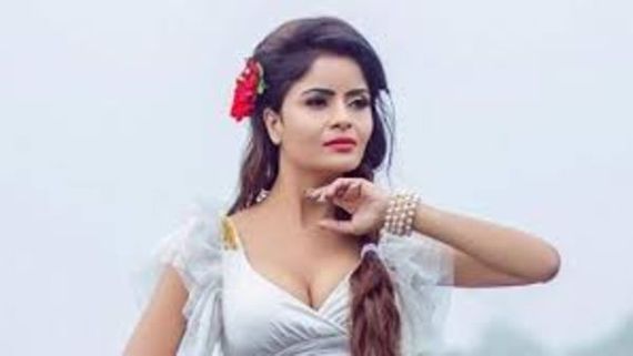 పోర్న్ వీడియోలను షూట్ చేసి దొరికిపోయిన 'ఆపరేషన్ దుర్యోధన' నటి.. కేసు నమోదు